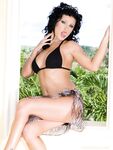 Nikki Rider v sexy bikini