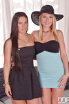 Athina Love and Lucy Heart fajčiť penis