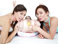 Tiffany Doll a Sheena Shaw a Anna De Ville anal porno