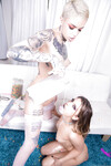 Lesbické porno Kristen Scott a Leigh Raven