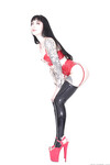 Charlotte Sartre chudá tetovaná štetka