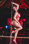 Abigail Mac a Nicolette Shea kurva v bare