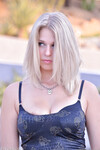 Lacey Johnson, veľká blondínka