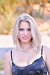 Lacey Johnson, veľká blondínka