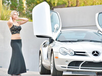 Lacey Johnson, veľká blondínka
