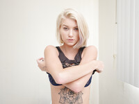 Arya Fae fajka