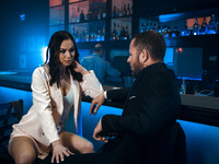 Aidra Fox to sexy malé dievča