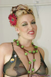 Candy Monroe fekete pasival vykopaný