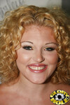 Shirley Dimplesová v sacom otvore