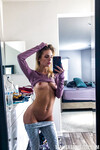 Natalie Knight veľmi sexy blondínka