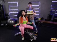 Sofia Lee pracuje s osobným trénerom