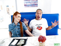 Smiley Redhead Chick Madison Morgan je v prdeli s dlhými vlasmi