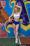 Bunny Madison veľké kozy blond milf