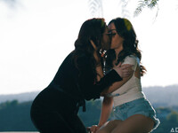 Jessica Ryan a Chloe Surreal sú hlboko ponorení do svojich xxx túžob