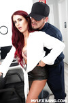 Bradáč čistejšie jebá veľké prsia červená MILF v kancelárii