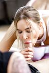 Športová blondínka MILF Venera Maxima tvrdá jebaná na podlahe