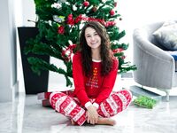 Na vianočnom stromčeku jebajú usmievavú hnedú Liz Jordan