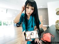 Marica Hase, krásna japonská zdravotná sestra v posteli dostane tvrdý sex
