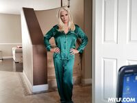 Brittany Andrews má blond bombardovanie s copom pred bitúnku