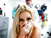 Tiffani Madison, potrestaný za krádež, dojebaný