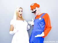 Anal-milujúca mama Sophia West je tvrdo v posteli