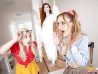 Katy Rose, Ivy Maddox a Ellie Shou je kurva divoko v obývačke