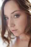 Remy lacroix žiada svojho nevlastného brata, aby ju navŕtal