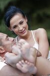 Tmavovlasý futbalista Nicole láska s prírodnými kozami jebané v parku