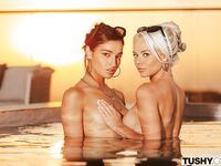 Elsa Jean, Emily Willis - Lízanie lesbičiek