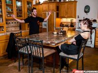 Hardcore lesbické porno Alexis Fawxovej a Arie Alexanderovej