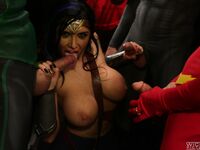Romi Rain, superhrdina jebnutý