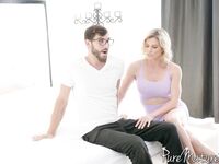 Cory Chase dostane veľkého vtáka do zadku