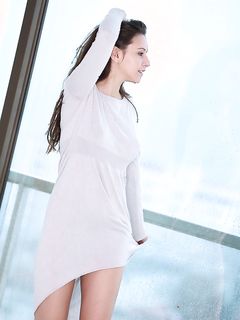 Alisa Amore - oholené maďarské dievča