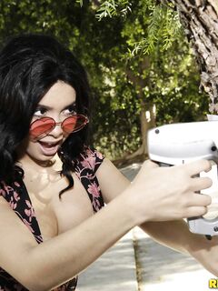 Aaliyah Hadid - suka teenager