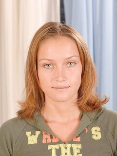 Kathia Nobili a sklo dildo