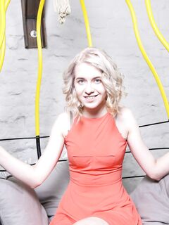 Hodiny Victoria - Teen girl friend