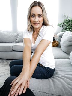 Rachel Ramsey je očná dáma dostane tvrdý sex v Lingerie