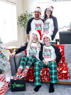 Vianočná štvorka jeba Kay Lovely a Nikki Zee