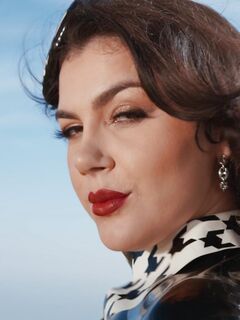 Talianska kráľovná Valentina prehltne dva bps do nappských hrdla a ponáhľa sa tvrdo na vonku