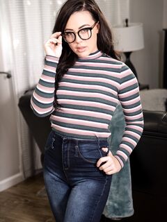 Gina Valentina a Whitney Wright sa navzájom olížu