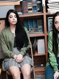 Gina Valentina a Mi Ha Doan spolu fajčia vtáky
