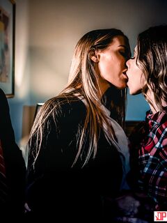 Anya Olsen a Nicole Aniston majú trojku