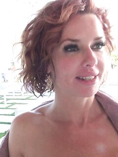 Veronica Avluv, ktorá fajčí Rocco Siffrediho vtáka