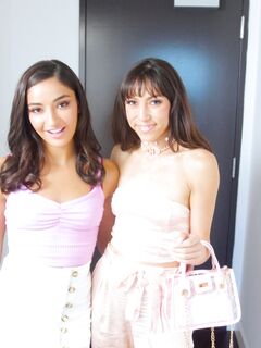 Pee sex medzi Emily Willis a Judy Jolie