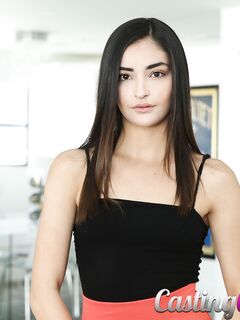 Emily Willis, mokrá kundička